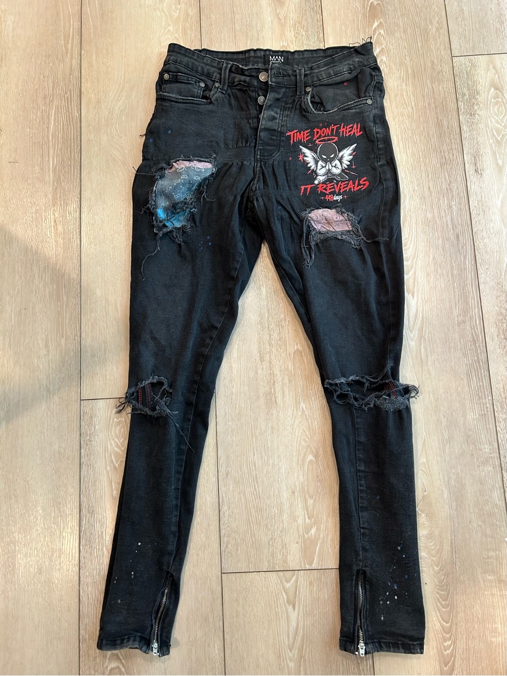 Boohoo Black Distressed Skinny Jeans with Red Graphic